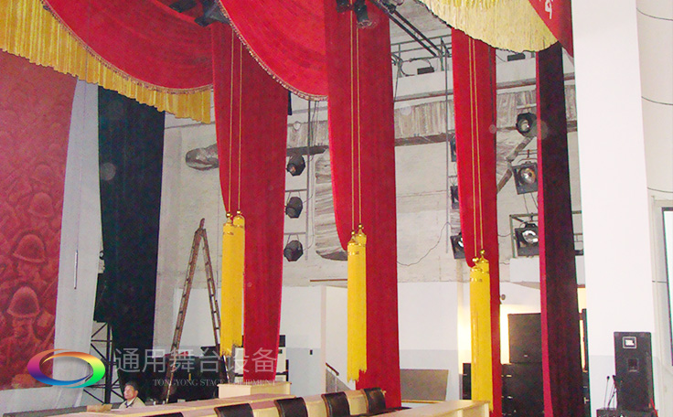 尊重用戶要求、傾聽客戶心聲、認真滿足用戶需要！舞臺阻燃幕布廠家訂做【會議報告廳禮堂幕布】【學校多功能廳幕布】 【慶典演出舞臺幕布】