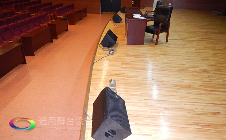 通用舞臺專業性、全方位優勢!業務涉及舞臺機械、阻燃幕布、專業燈光系統、專業音響系統